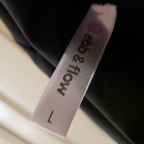 Ebb and flow high waist black yoga shorts with pockets size Large - Picture 4 of 4